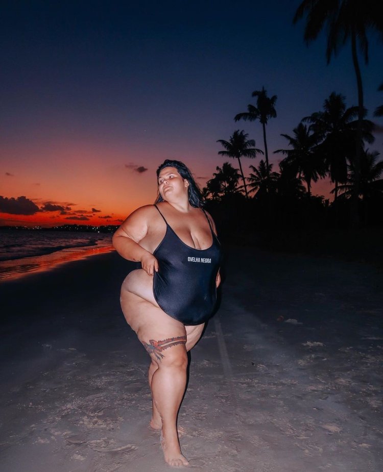 Black thick -skinned models