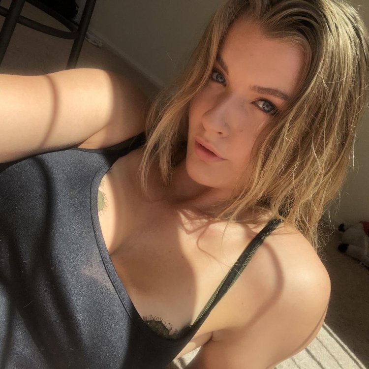 Mia Melano Hot