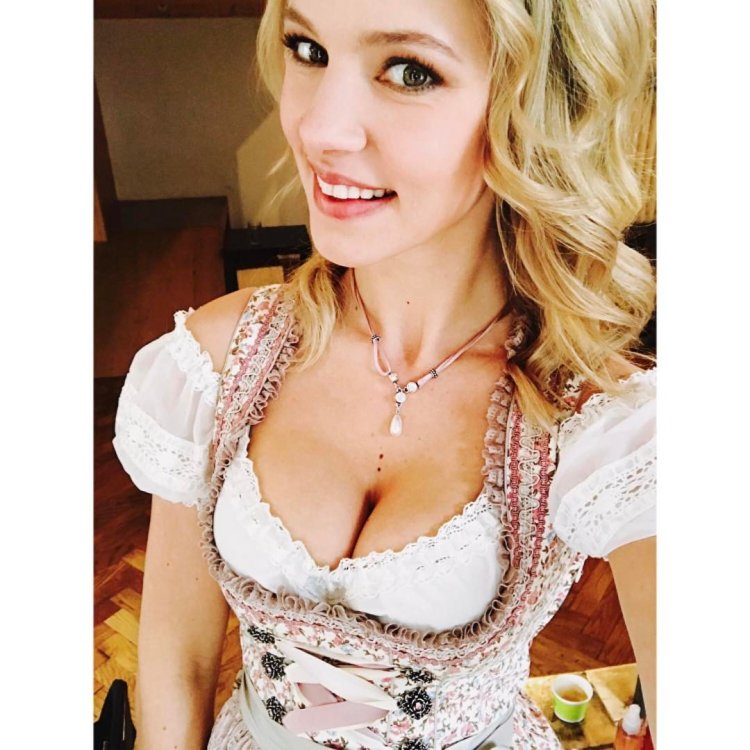 Dirndl breasts