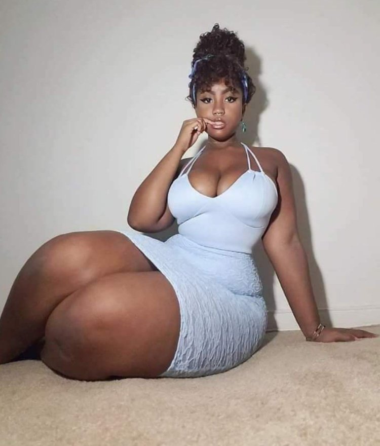 Adriana Mahogani black model