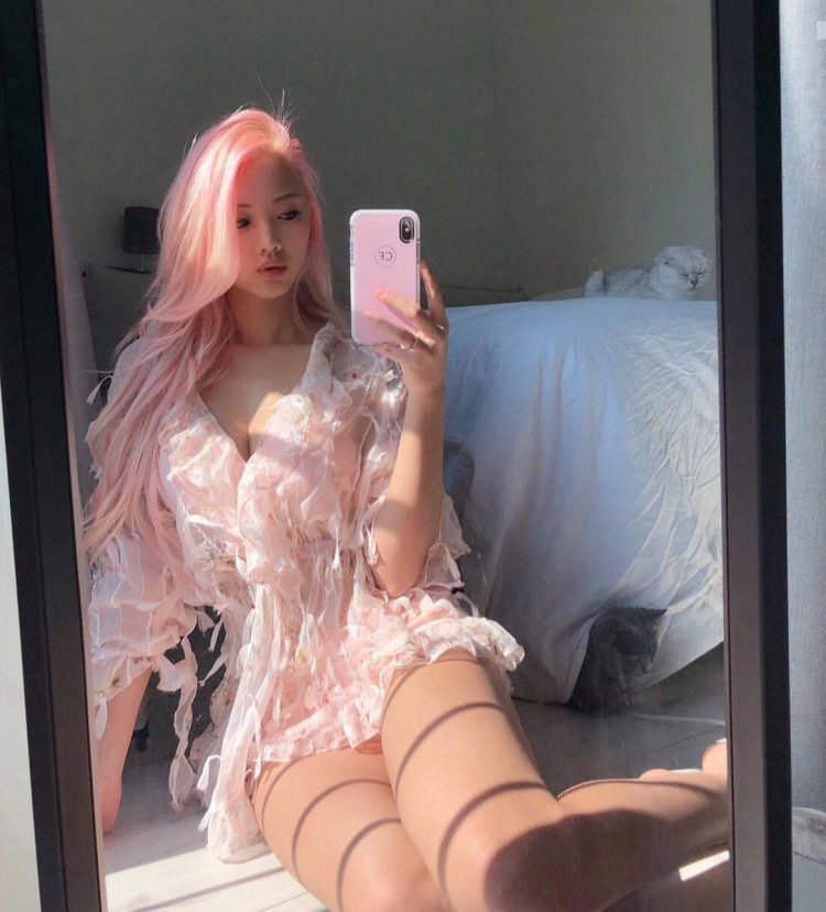 Vyvan le in dress
