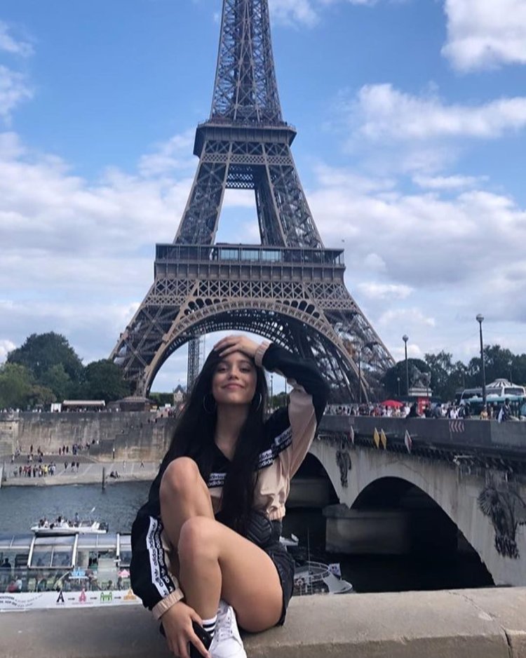 Jenna Ortega Desnuda