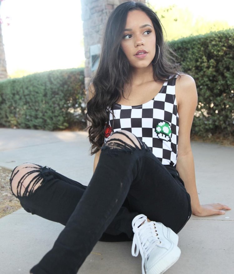Jenna Ortega Tight
