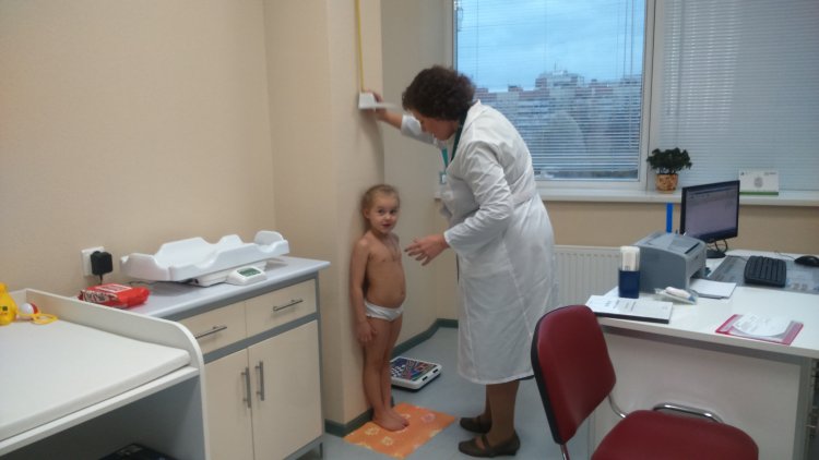 Children's medical examination of girls