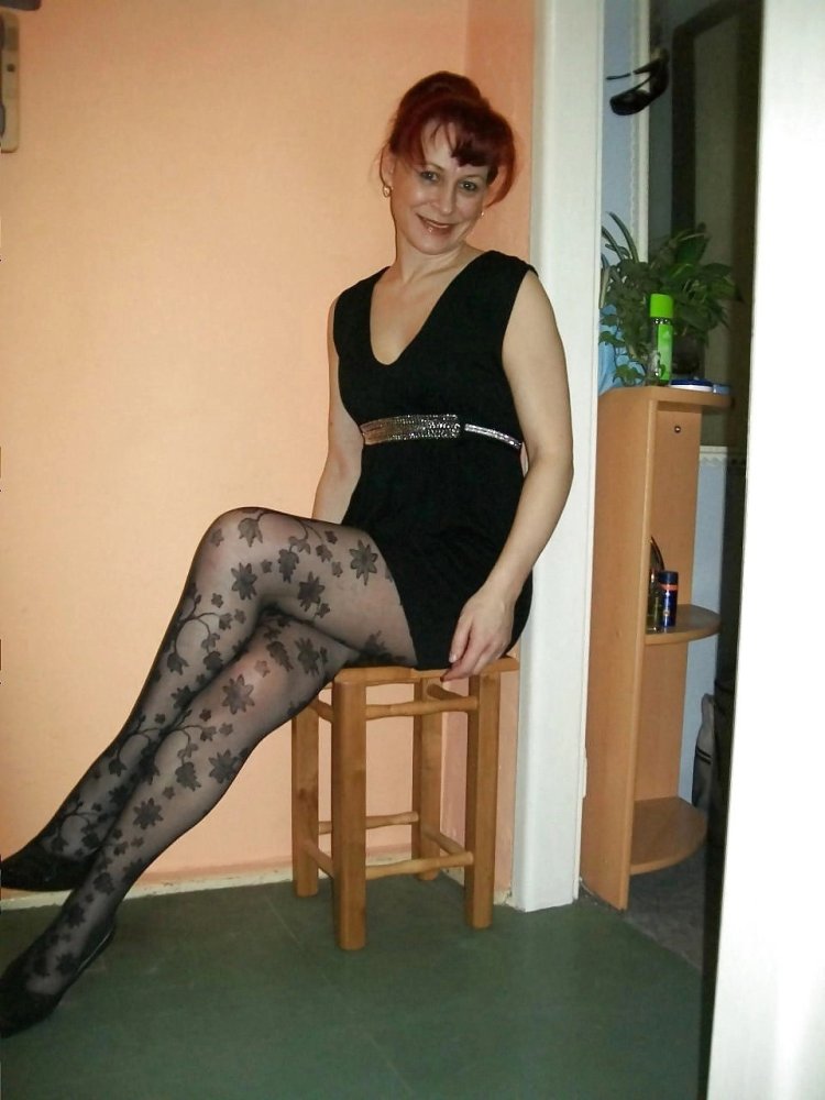 Under the skirt of mature housewives