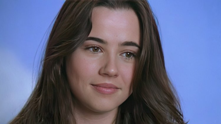 Linda Cardellini in Youth