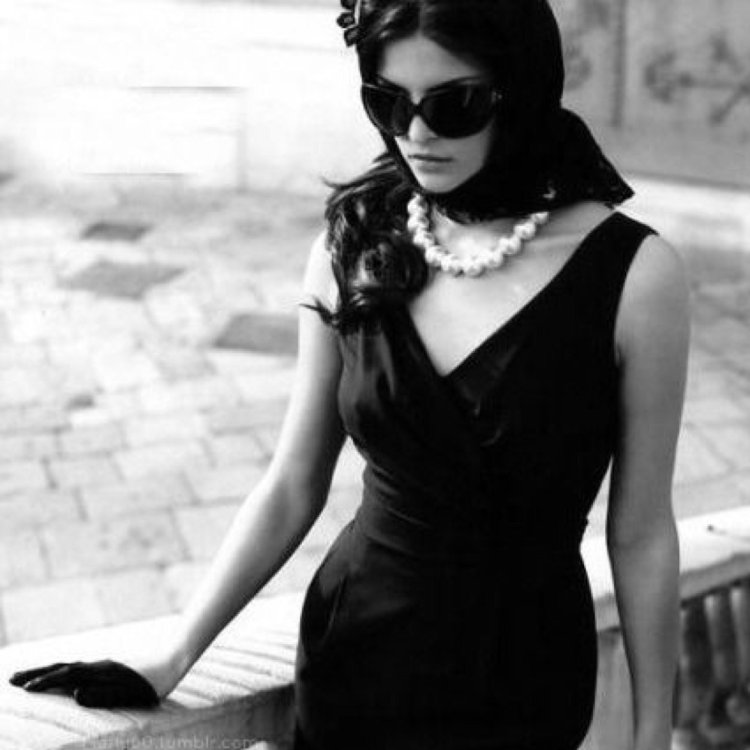 Beautiful girl in Rome