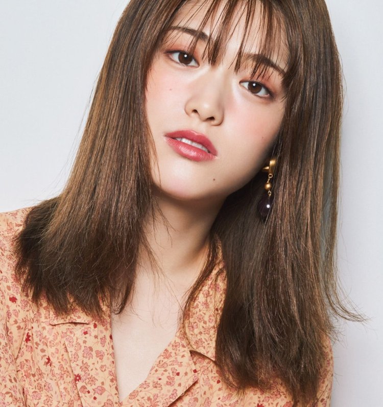 Alice Englert shameless