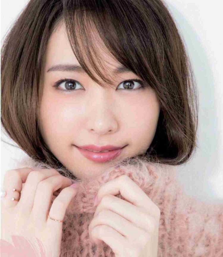 Sports commentator Girl