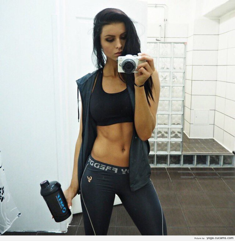 Josephine Forsberg in the gym