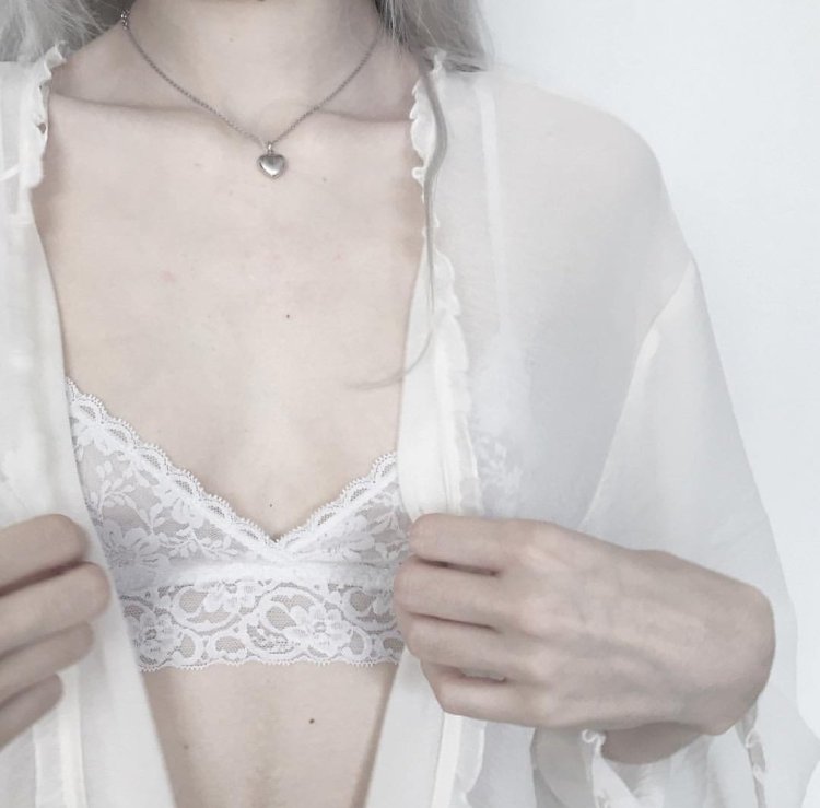 Aesthetics of the girl in white