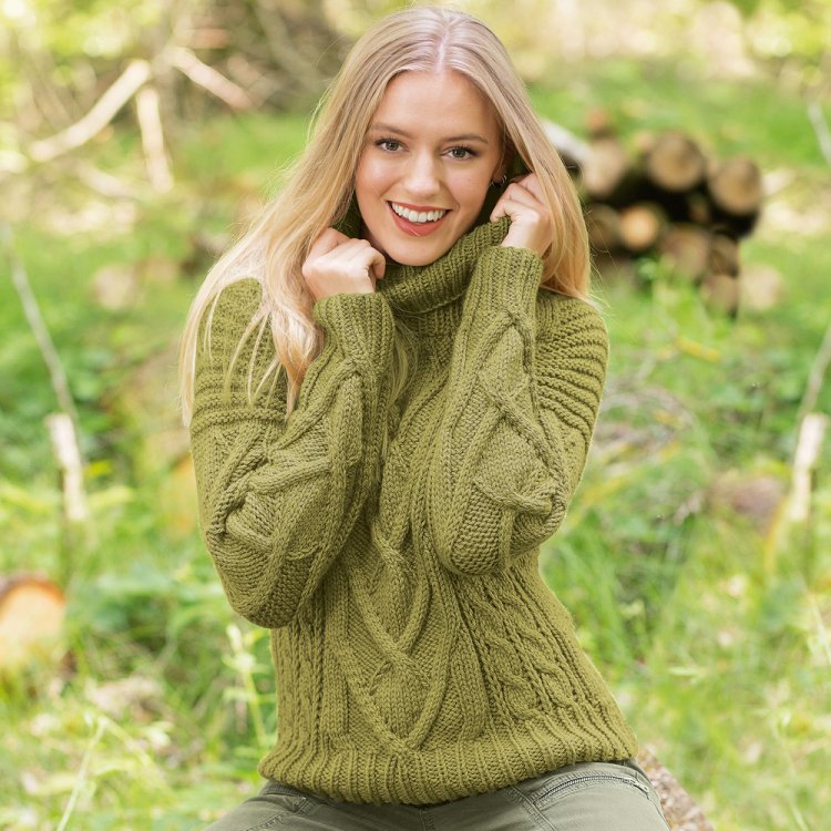 Green Pulover is true