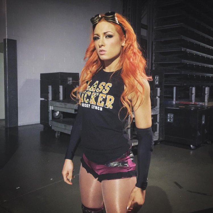 Becky Lynch Paparazzi