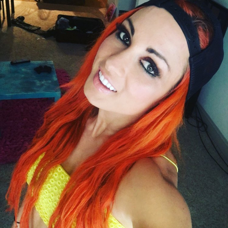 Becky Lynch Paparazzi