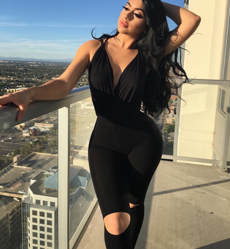 Model Jailyne OJeda Instagram