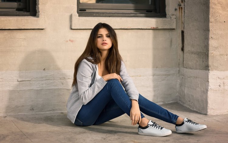 Selena Gomez Adidas Neo