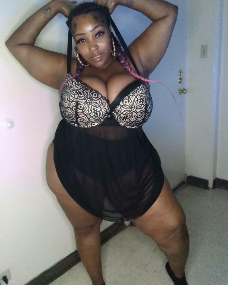 Model Plus Saiz Naomi Banks