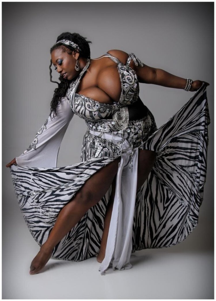 BBV Tolstoy Ebony Black BBV with a leap