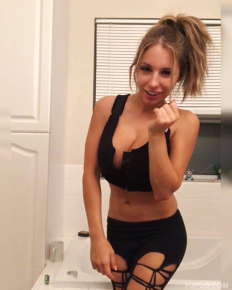 Liz Asset Private Selfies