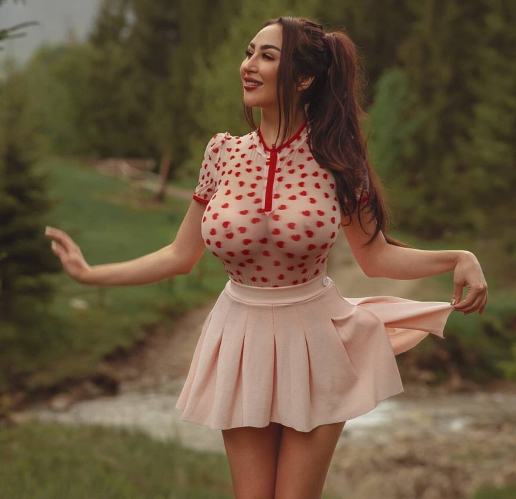 Louisa Khovanski Video