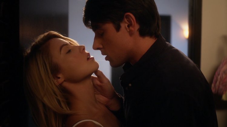 Laura Ramsey White collar