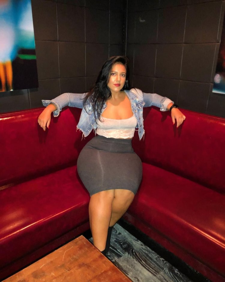 Pooped ass in leggings