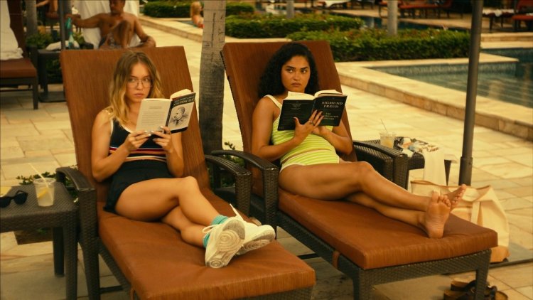 Sidney Swini White Lotus