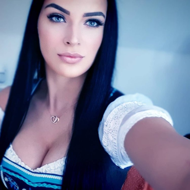 Jacqueline Neybauer is hot