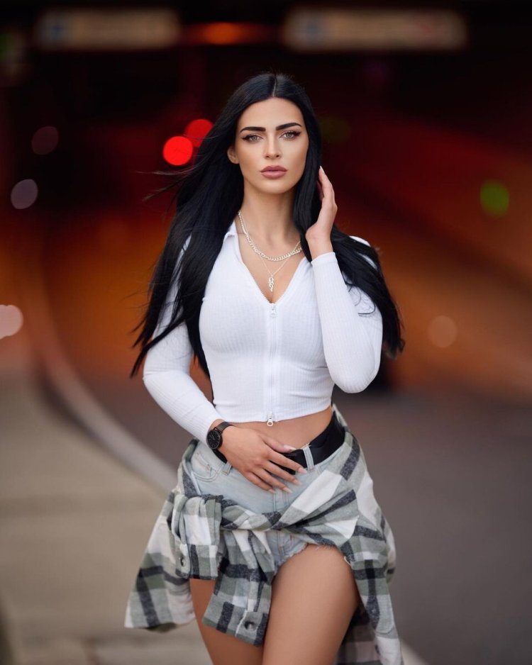 Jacqueline Neybauer is hot