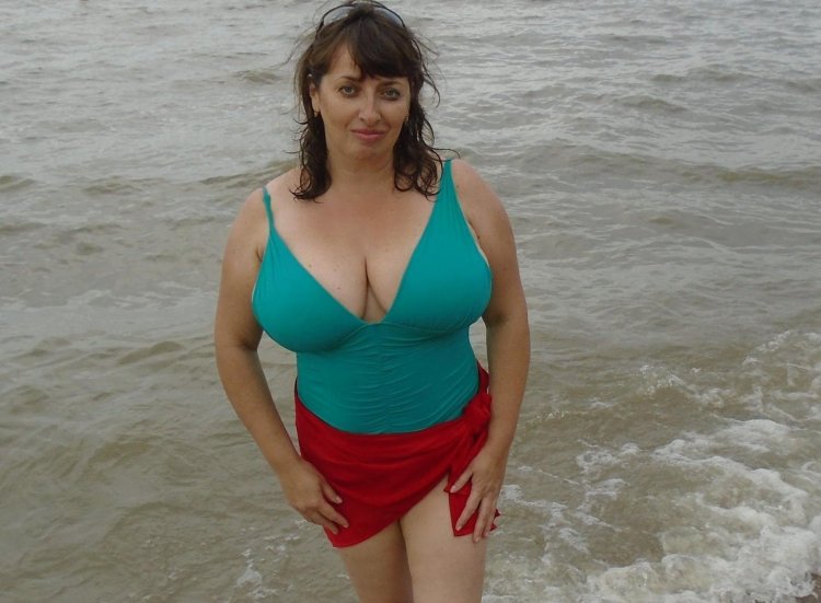 Full Russian women with big breasts Private