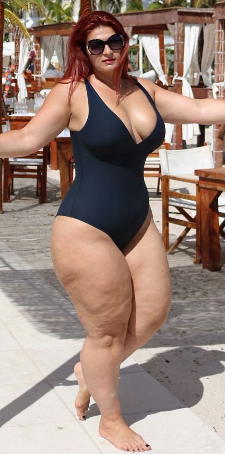 Ioana Chira Curvy Plus Size Legs Pussy