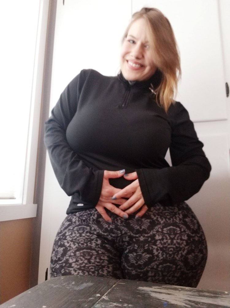 Abbi Secraa - all natural Hooters - bod girls