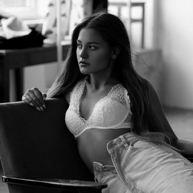 Dylara Girl Morgenstern