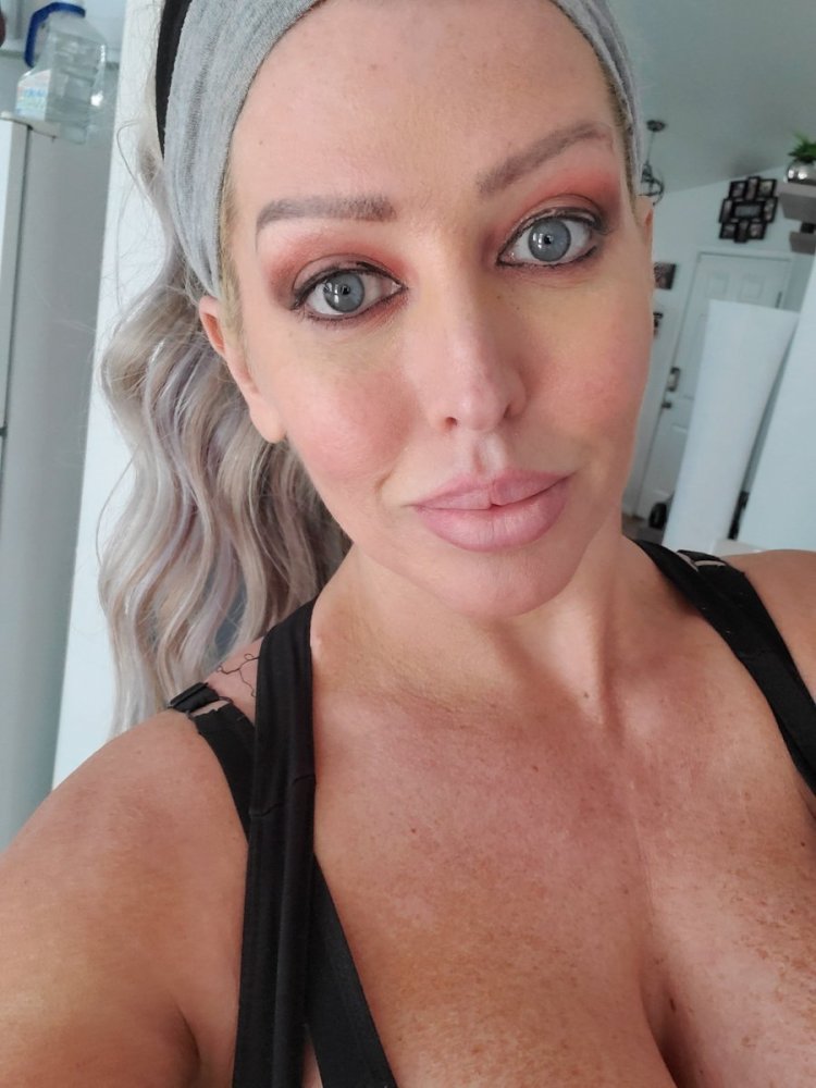 Alura Jenson Instagram 2020