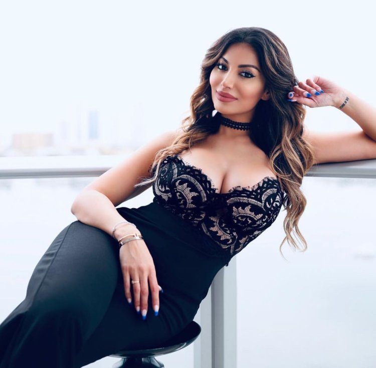 Labella Reina in a dress