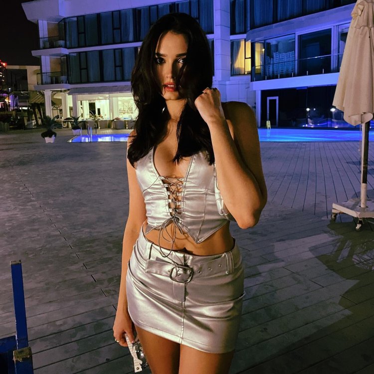 Daria zaritskaya in bikini