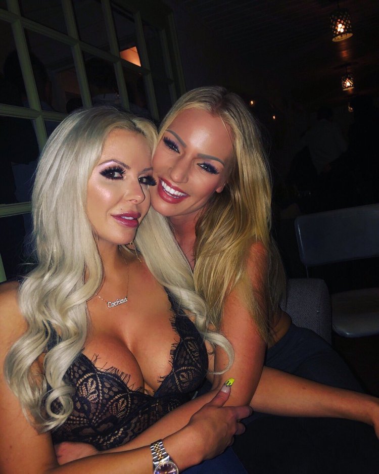 Nina El with friends