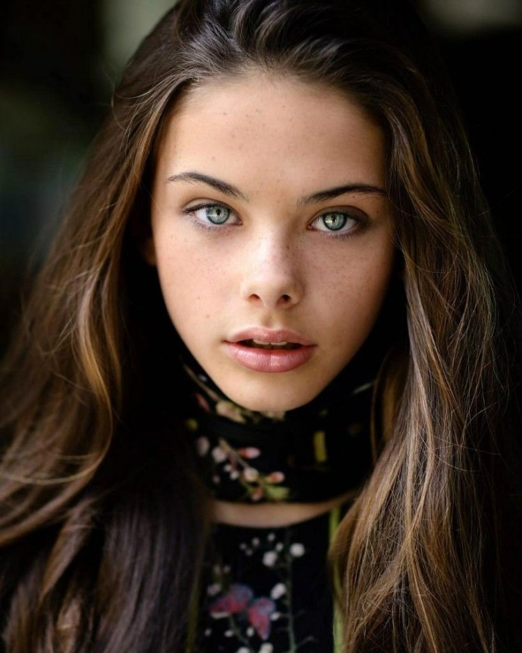 Meika Woollard Face