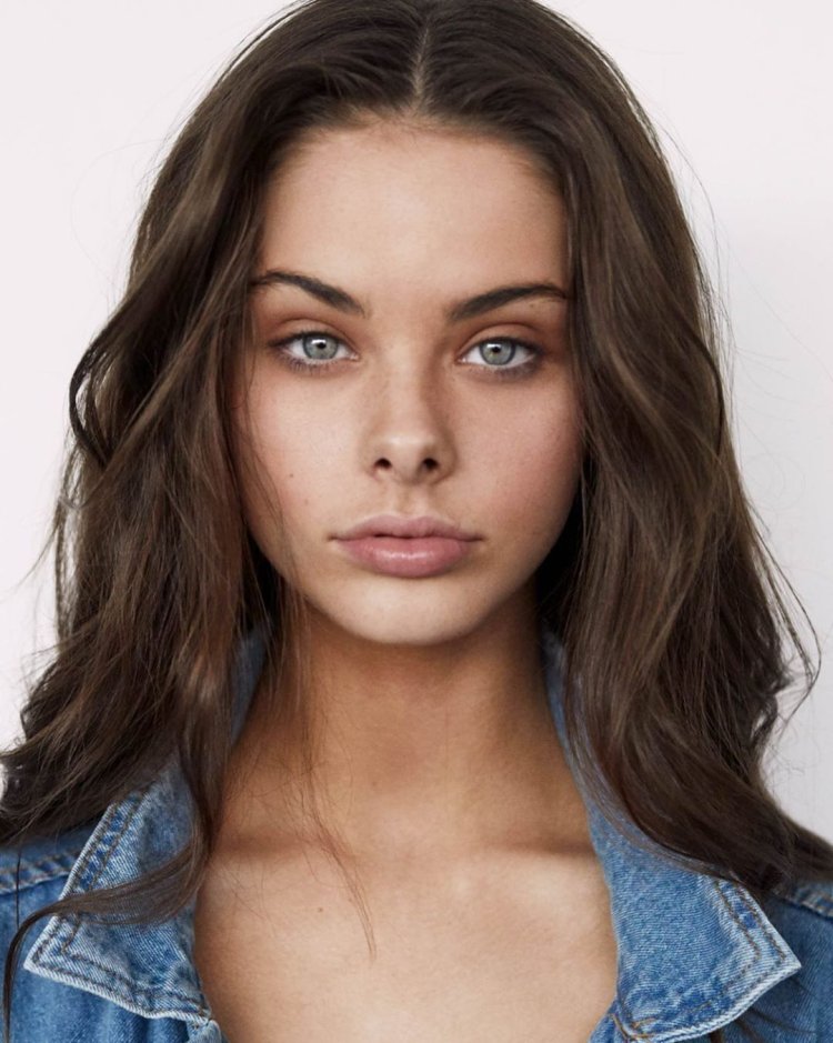 Meika Woollard age