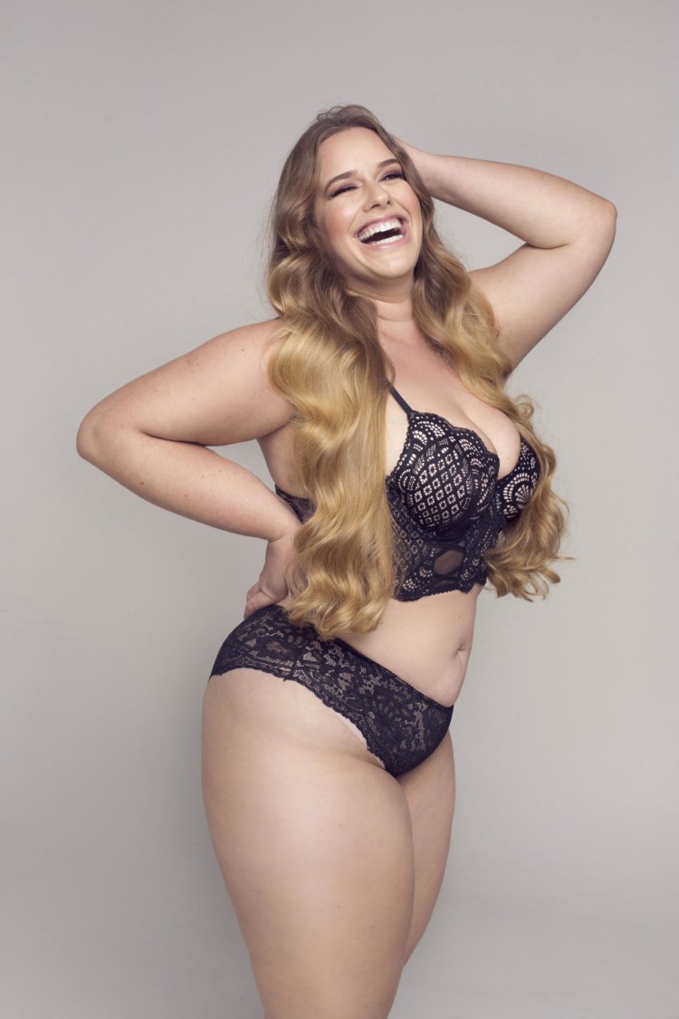 Amanda Brando Model Plus Saiz