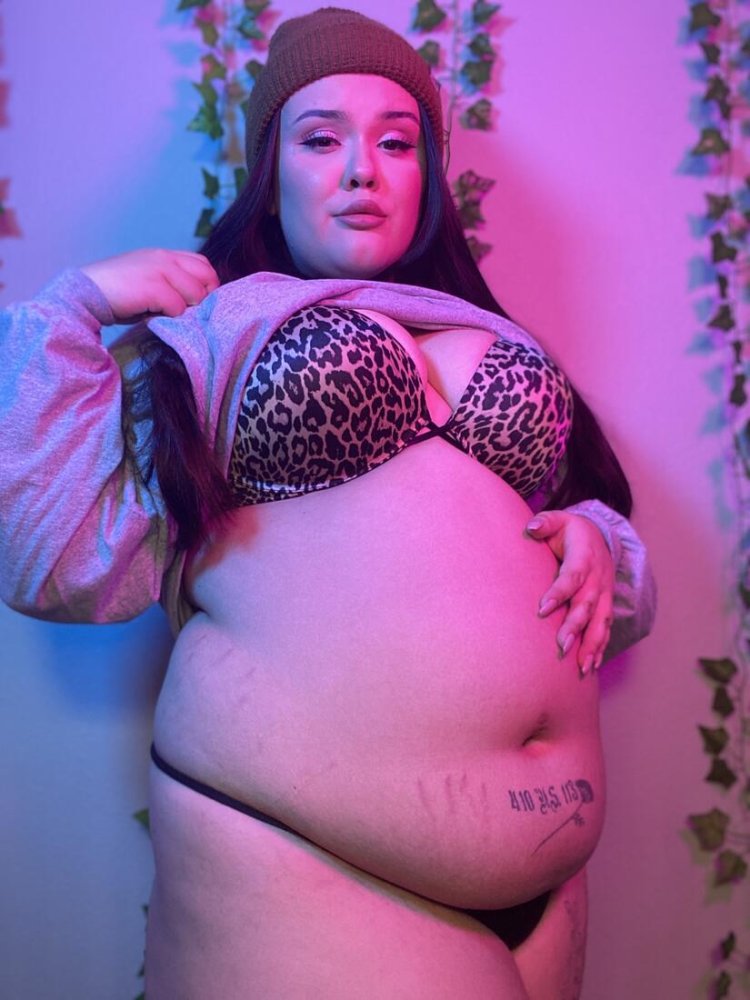 Rosiemariefeedee is thick