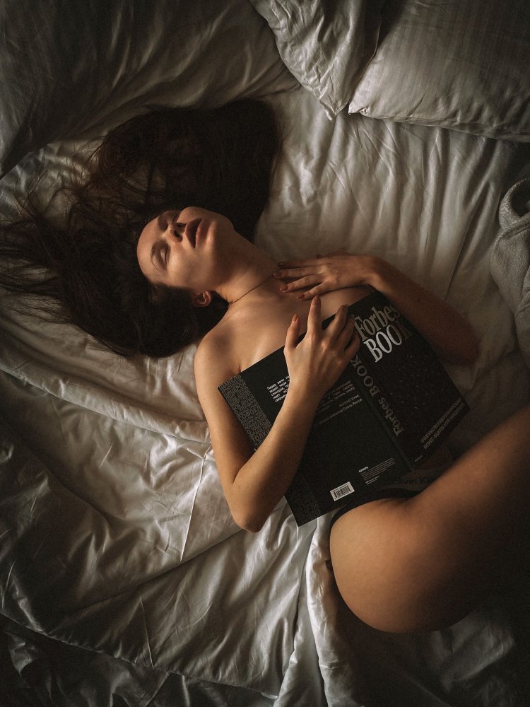 Torn girl aesthetics