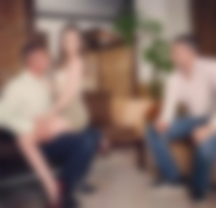 Wife photo shoot at her husband