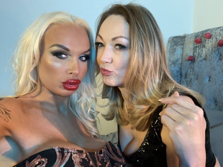 Sophie Anderson with friends