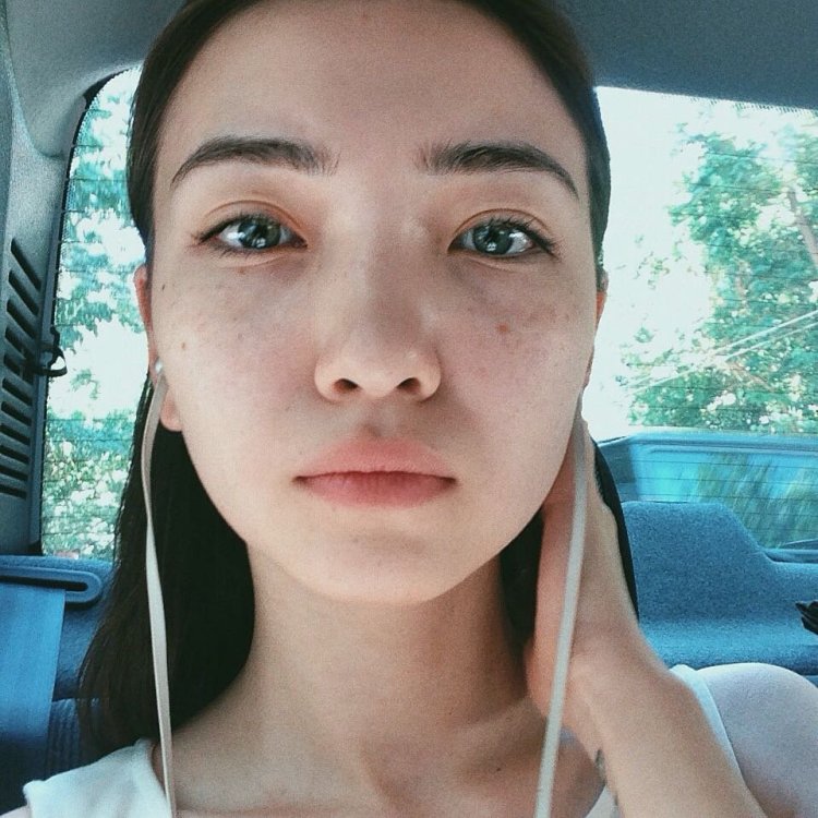 Aya Shalkar without makeup