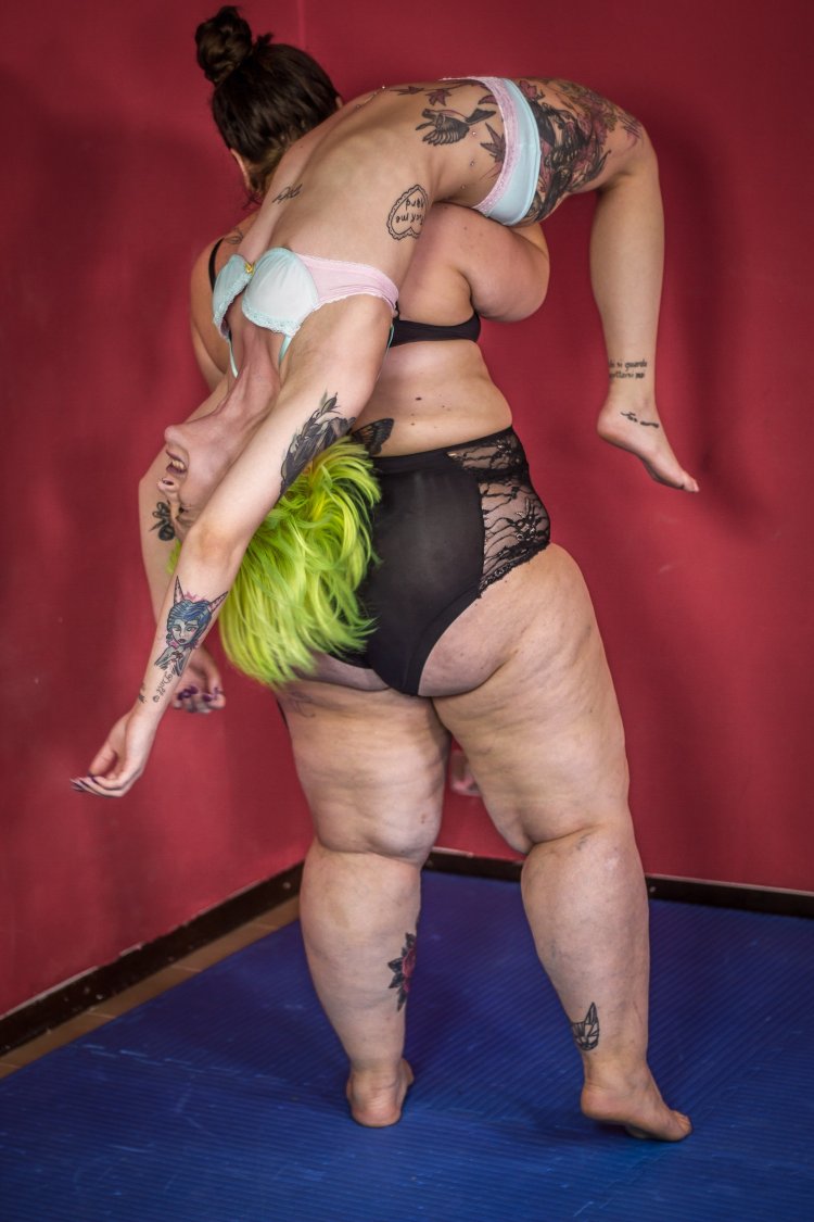 Sumo Giants Giant SSBBW Asskirt Wrestling