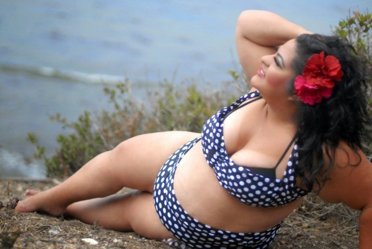 Marina Rudnitskaya model plus saz