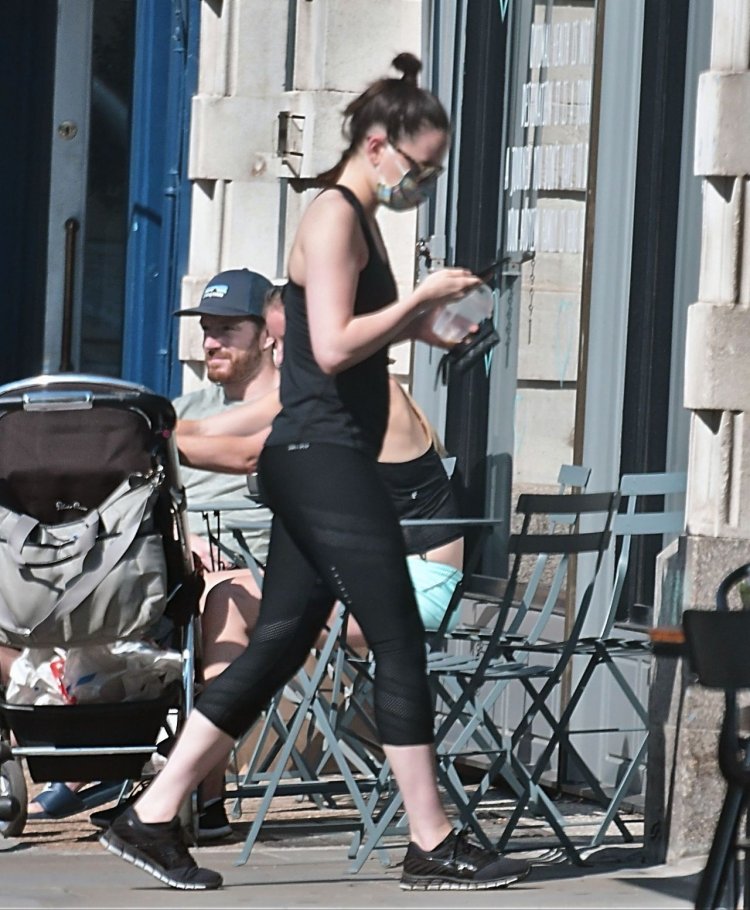 Daisy Ridley 2021 paparazzi