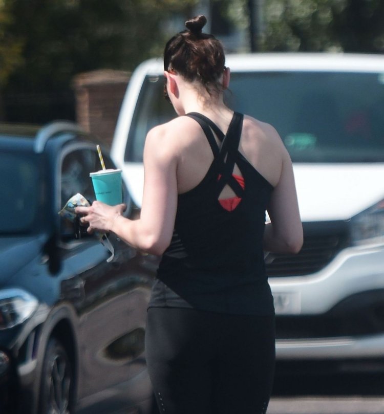 Daisy Ridley Paparazzi 2021 in Aerode