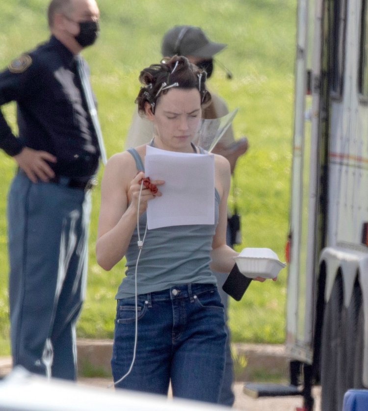 Daisy Ridley on the street